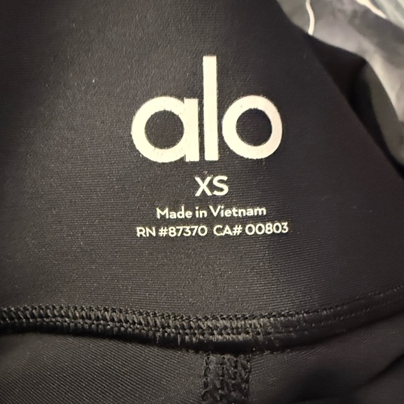 ALO Yoga Black Capris - Picture 2 of 4